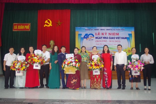 Cảnh Sát biển Việt Nam giao lưu văn nghệ chào mừng Ngày Nhà giáo Việt Nam